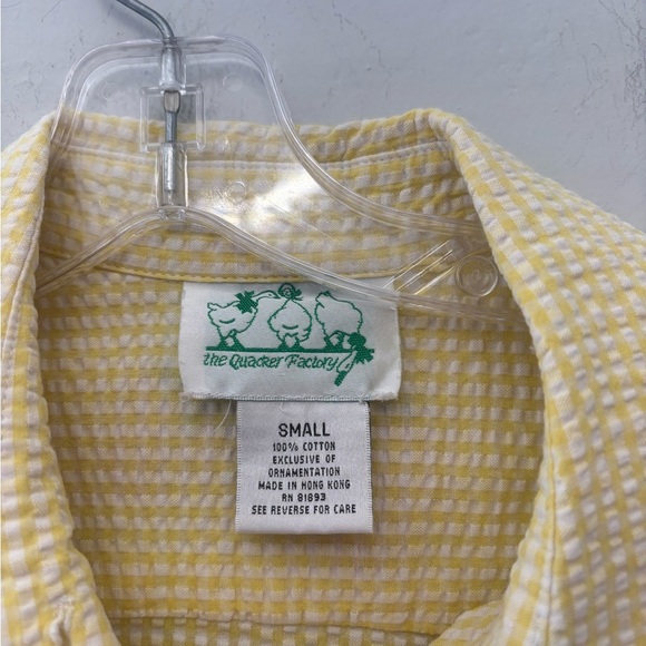 The Quacker Factory Vintage Strawberry Embroidered Button Up Top Size Small - Picture 3 of 5